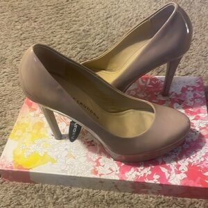 Nude heels
Normal wear